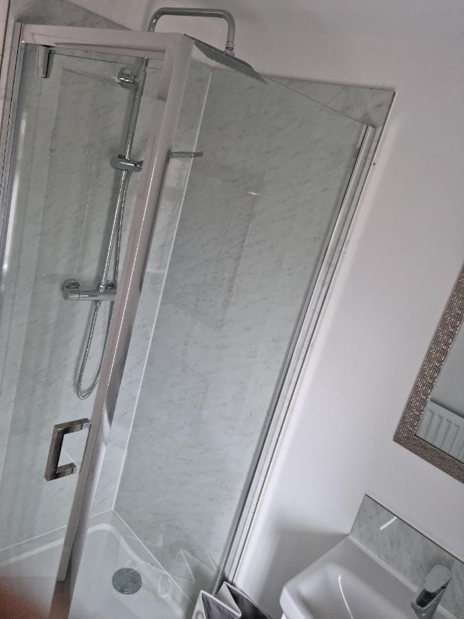3 Bedroom House-เอลส์เมียร์พอร์ต ภายนอก รูปภาพ