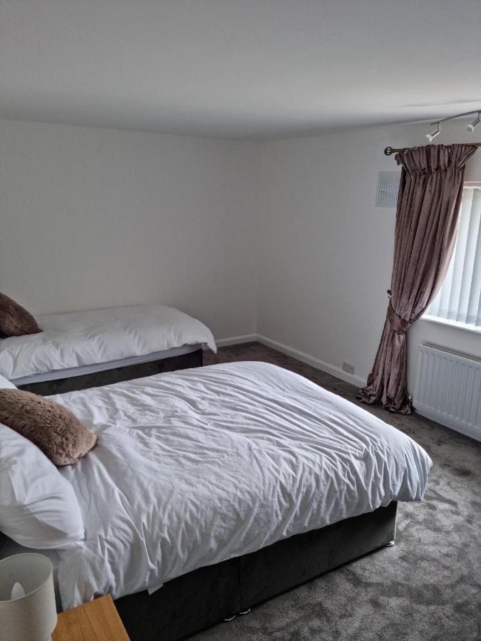 3 Bedroom House-เอลส์เมียร์พอร์ต ภายนอก รูปภาพ