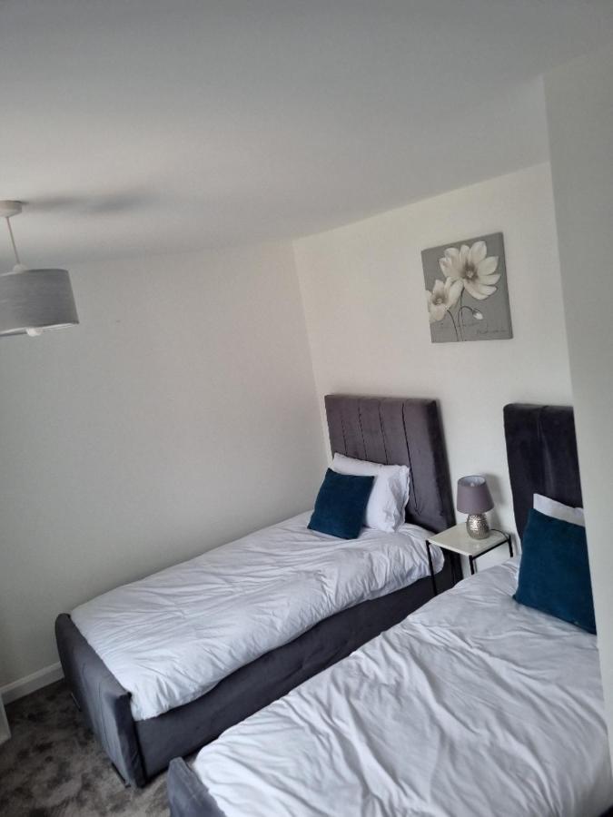3 Bedroom House-เอลส์เมียร์พอร์ต ภายนอก รูปภาพ